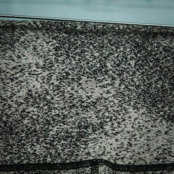 Lululemon Size 4 Wunder Under High Rise Luon Spray Jacquard White Black Leggings - Picture 2 of 5